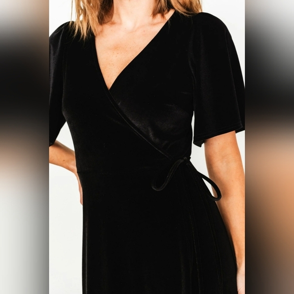 NWOT Baltic Born Katelyn Velvet Maxi Wrap Dress Size Medium - Picture 3 of 10